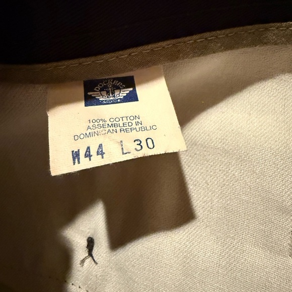 Dockers Black Flat Front Relaxed Fit No Wrinkle Khakis in Size 44x30 - Picture 7 of 10